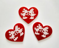 RESINA CORAZON MINNIE Y MICKEY BESO, MIDE 6 CMS